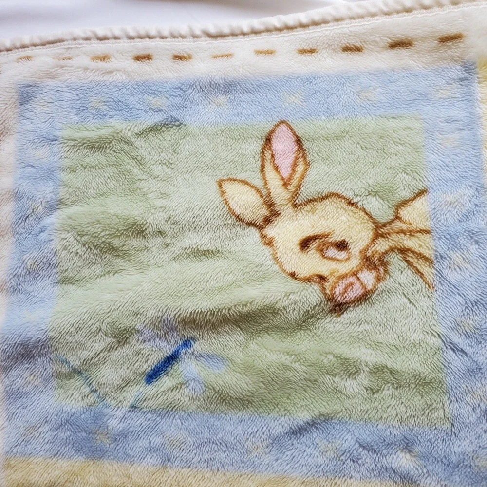Winnie the Pooh & Friends Tigger Bee Peeking Pooh Baby Blanket  plush Lux Disney